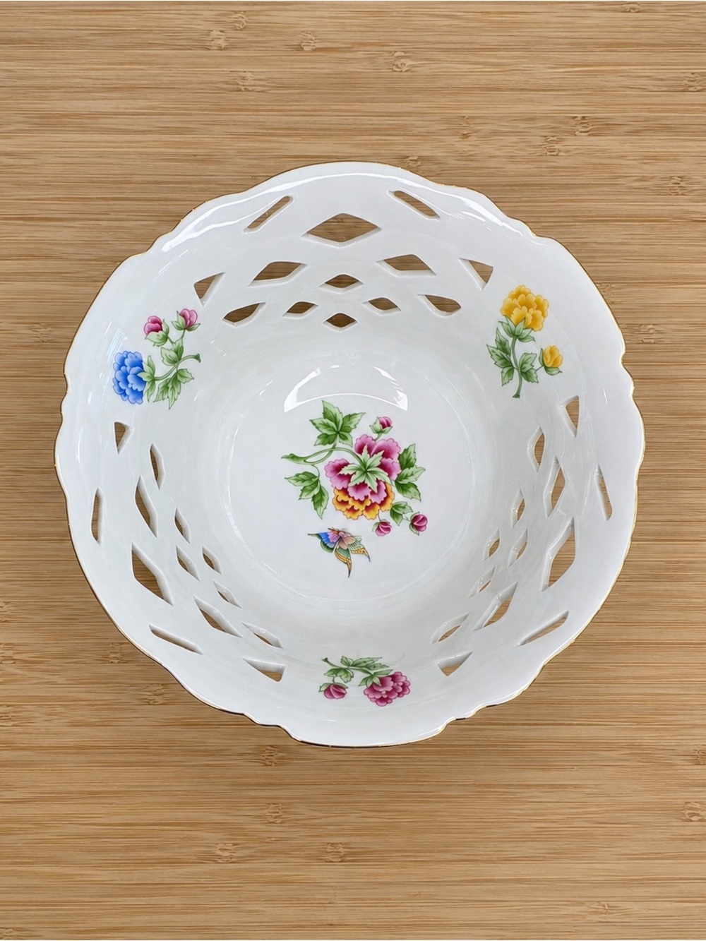 🎯LAST DROP ✨Classic Collection Hungarian Pierced Porcelain Floral Lattice BowL
